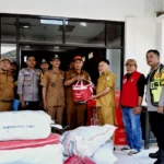 Kemensos Salurkan Bantuan Senilai Rp 138 Juta untuk Para Korban Puting Beliung di Subang